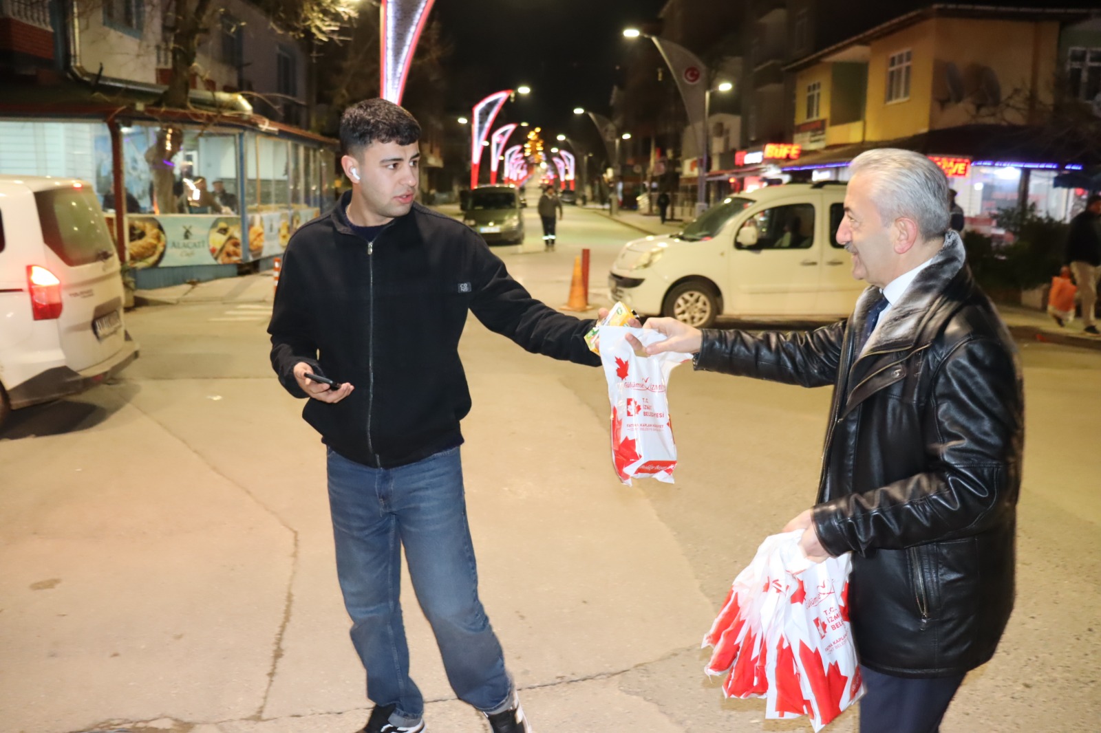 Alikahyalı emekçiler güne İzmit Belediyesinin ikramlarıyla başladı (5)
