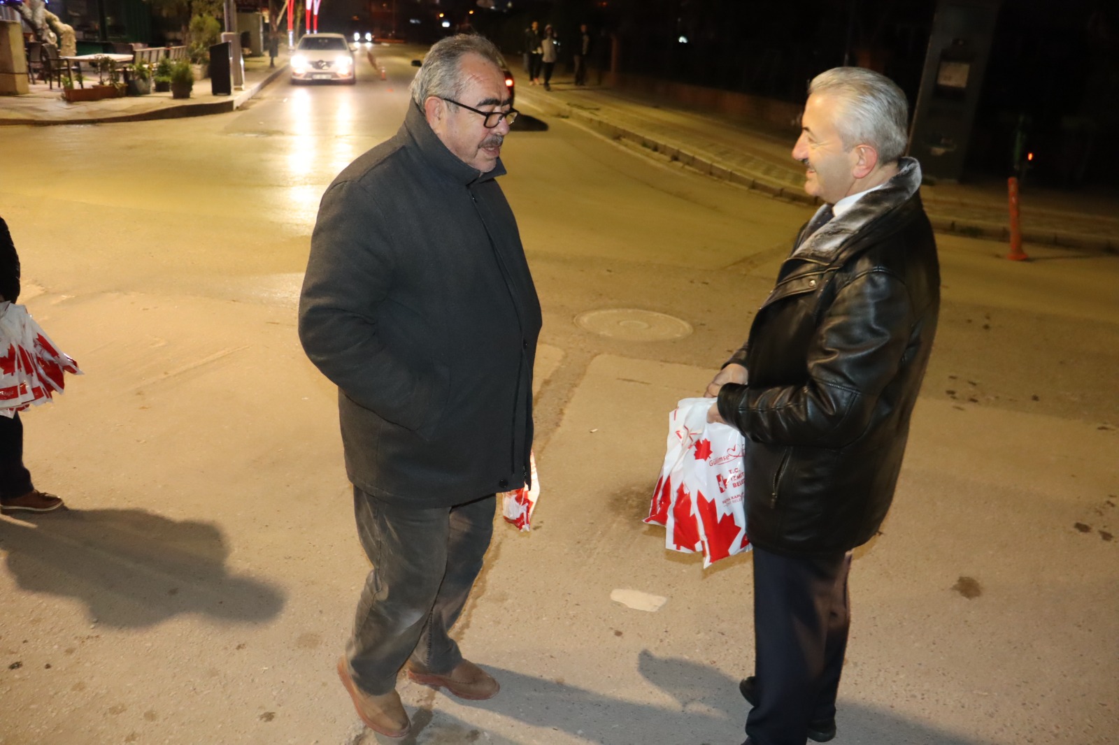 Alikahyalı emekçiler güne İzmit Belediyesinin ikramlarıyla başladı (6)