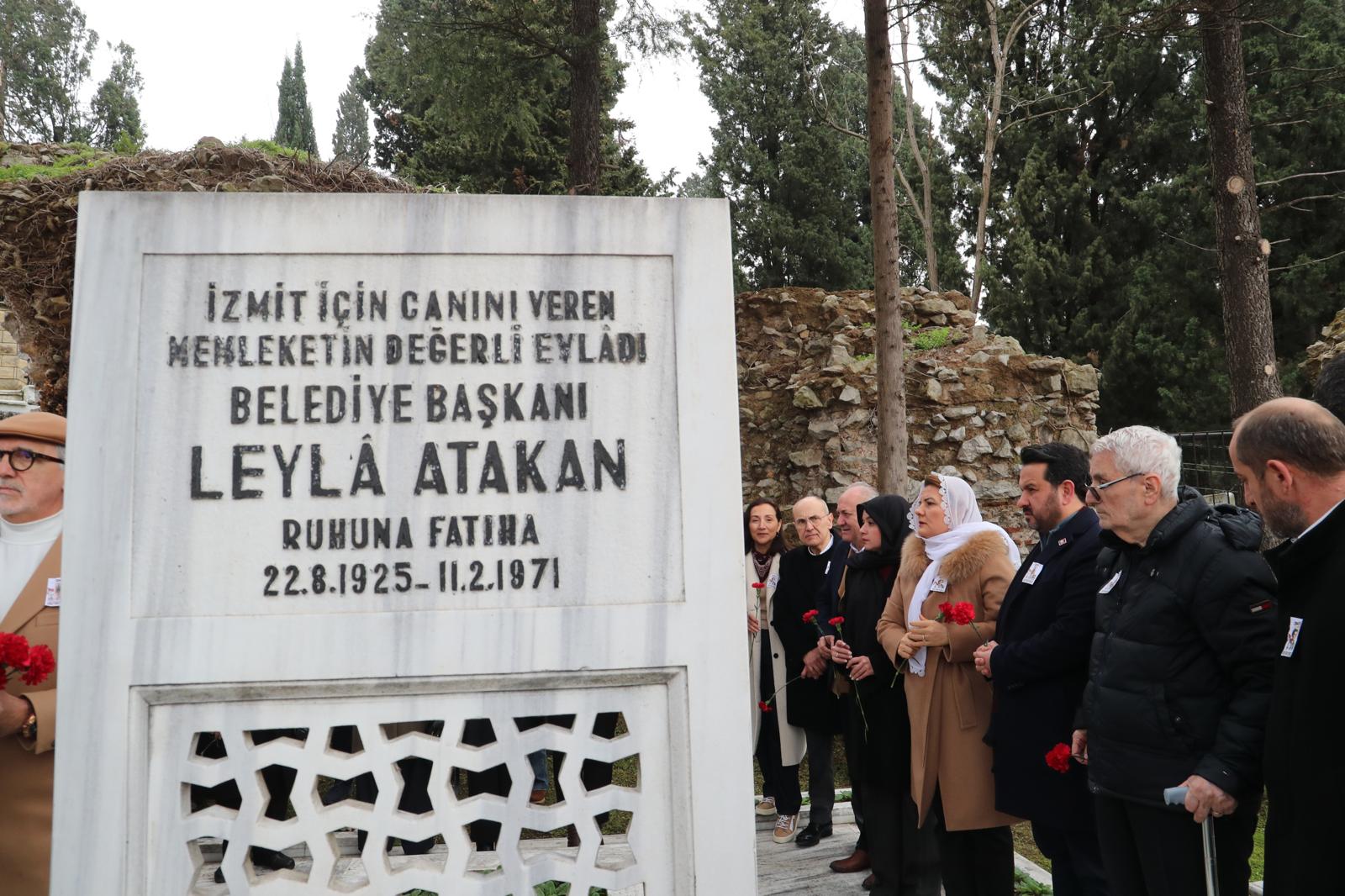 Efsane başkan Leyla Atakan vefatının 55. Yılında mezarı başında anıldı (1) Efsane başkan Leyla Atakan vefatının 55. Yılında mezarı başında anıldı (1)
