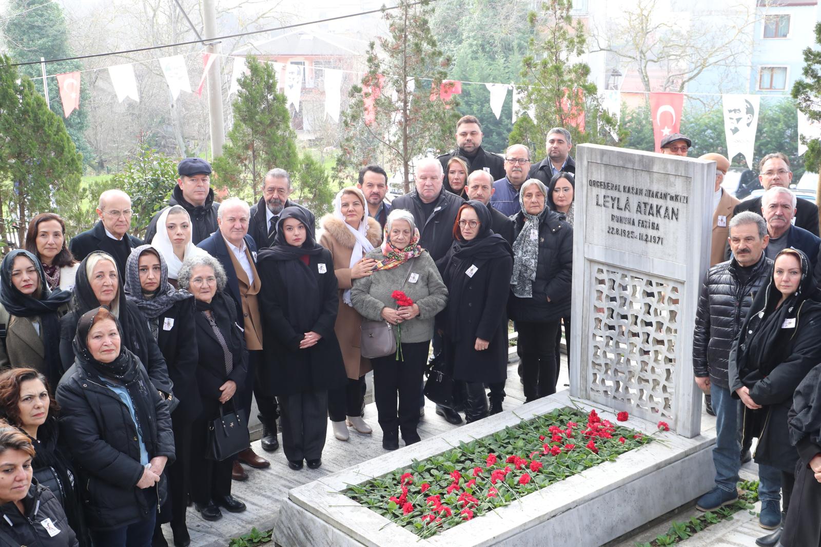Efsane başkan Leyla Atakan vefatının 55. Yılında mezarı başında anıldı (11) Efsane başkan Leyla Atakan vefatının 55. Yılında mezarı başında anıldı (11)