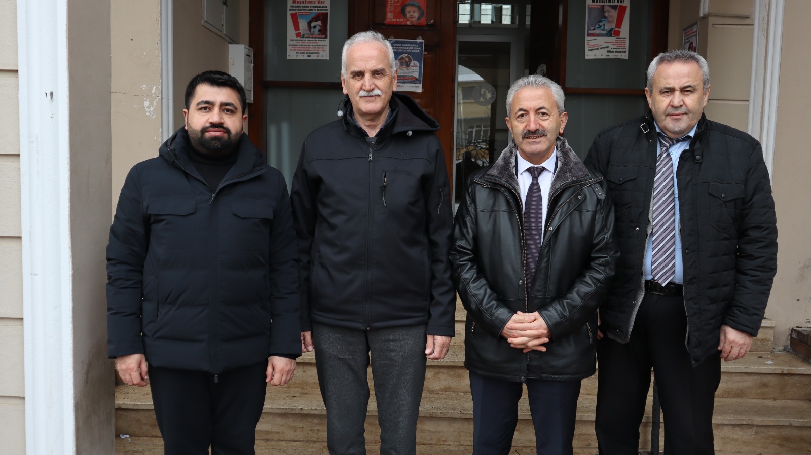Gündoğdu Mahalle Muhtarı Çetin Ersoy ve İzmit Belediyesi Heyeti Gündoğdu Mahalle Muhtarı Çetin Ersoy ve İzmit Belediyesi Heyeti