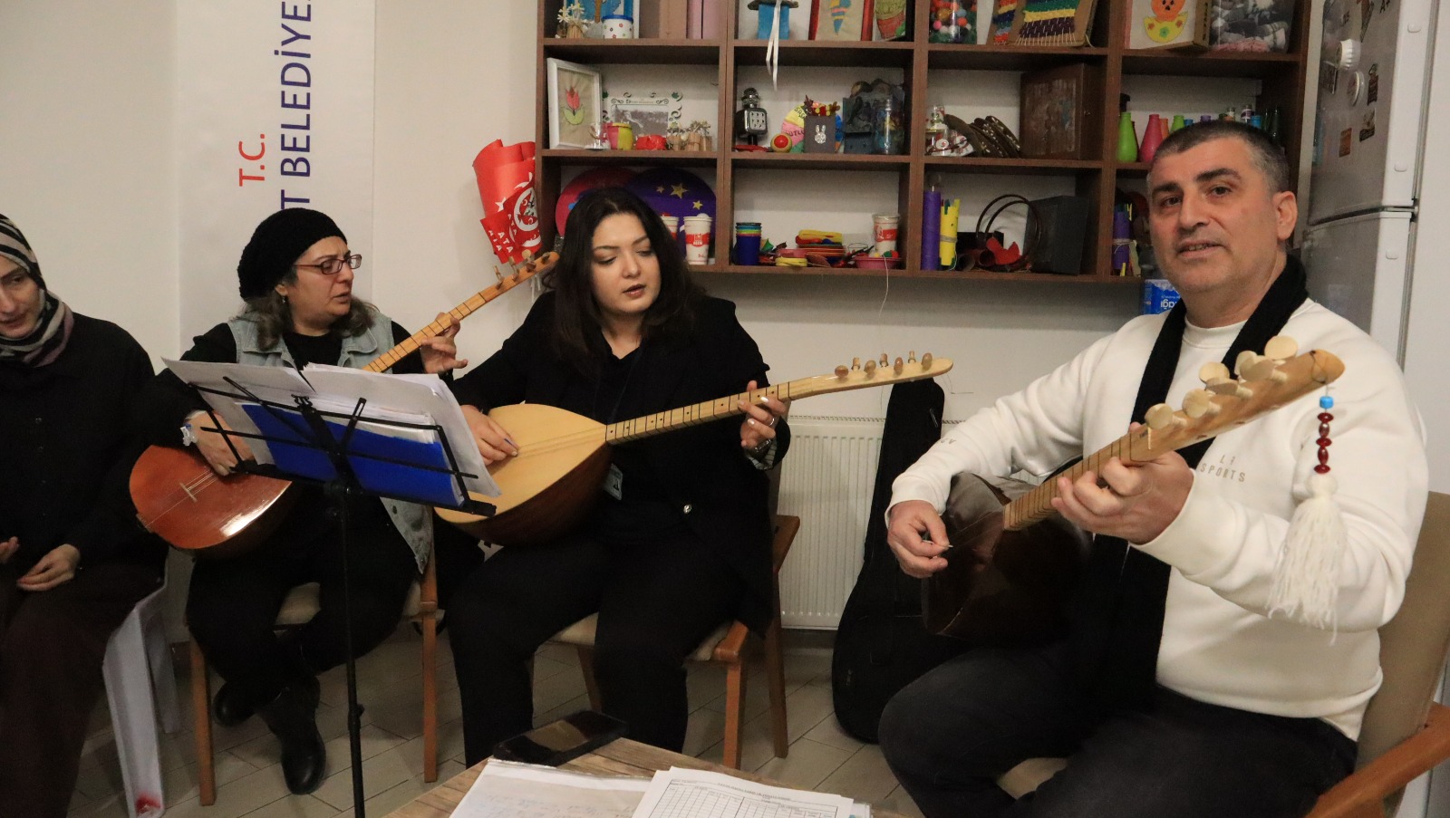 İZMEK bağlama kursundan Alzheimer Yaşam Evi’nde anlamlı dinleti (10)