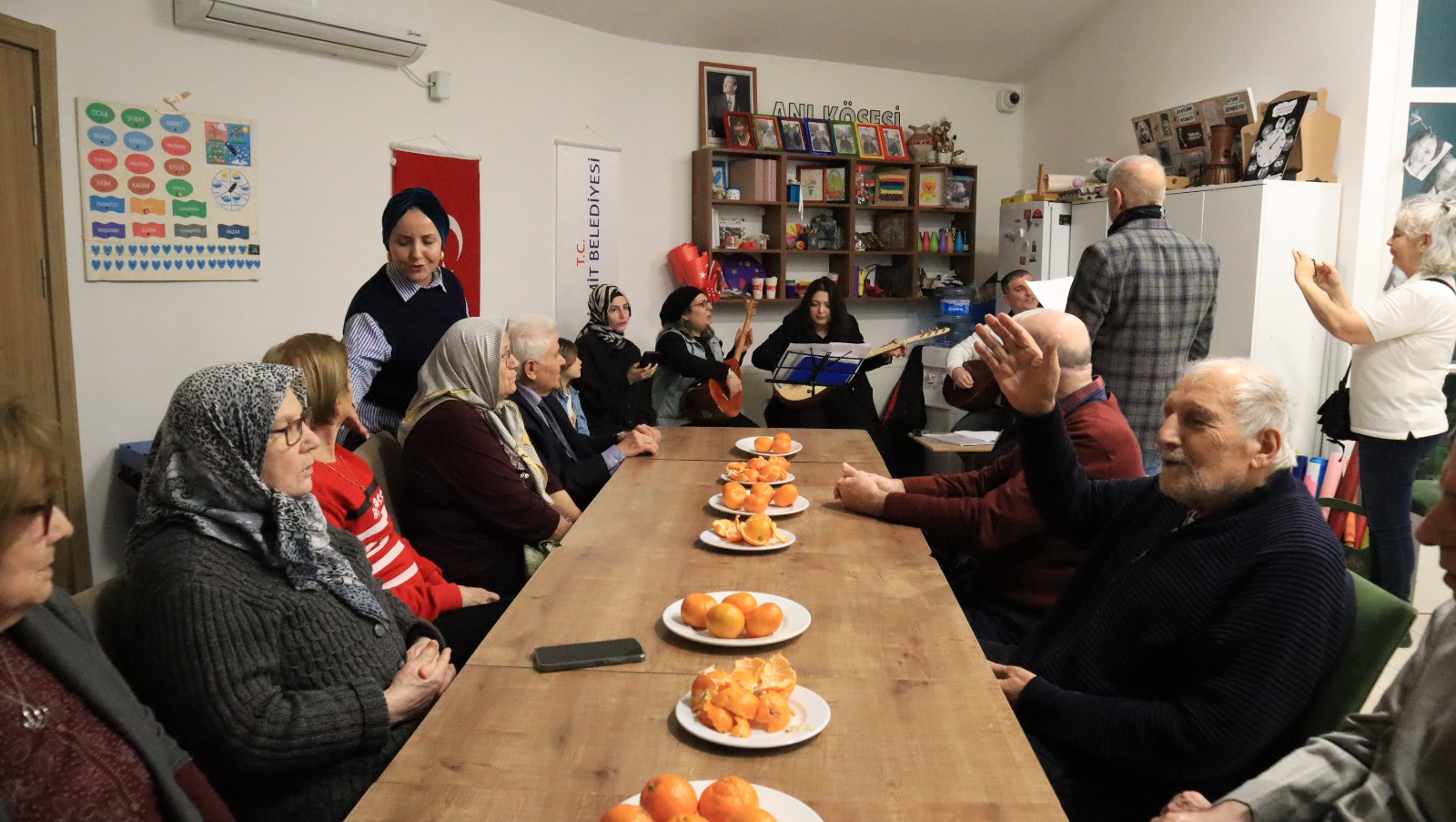İZMEK bağlama kursundan Alzheimer Yaşam Evi’nde anlamlı dinleti (12)