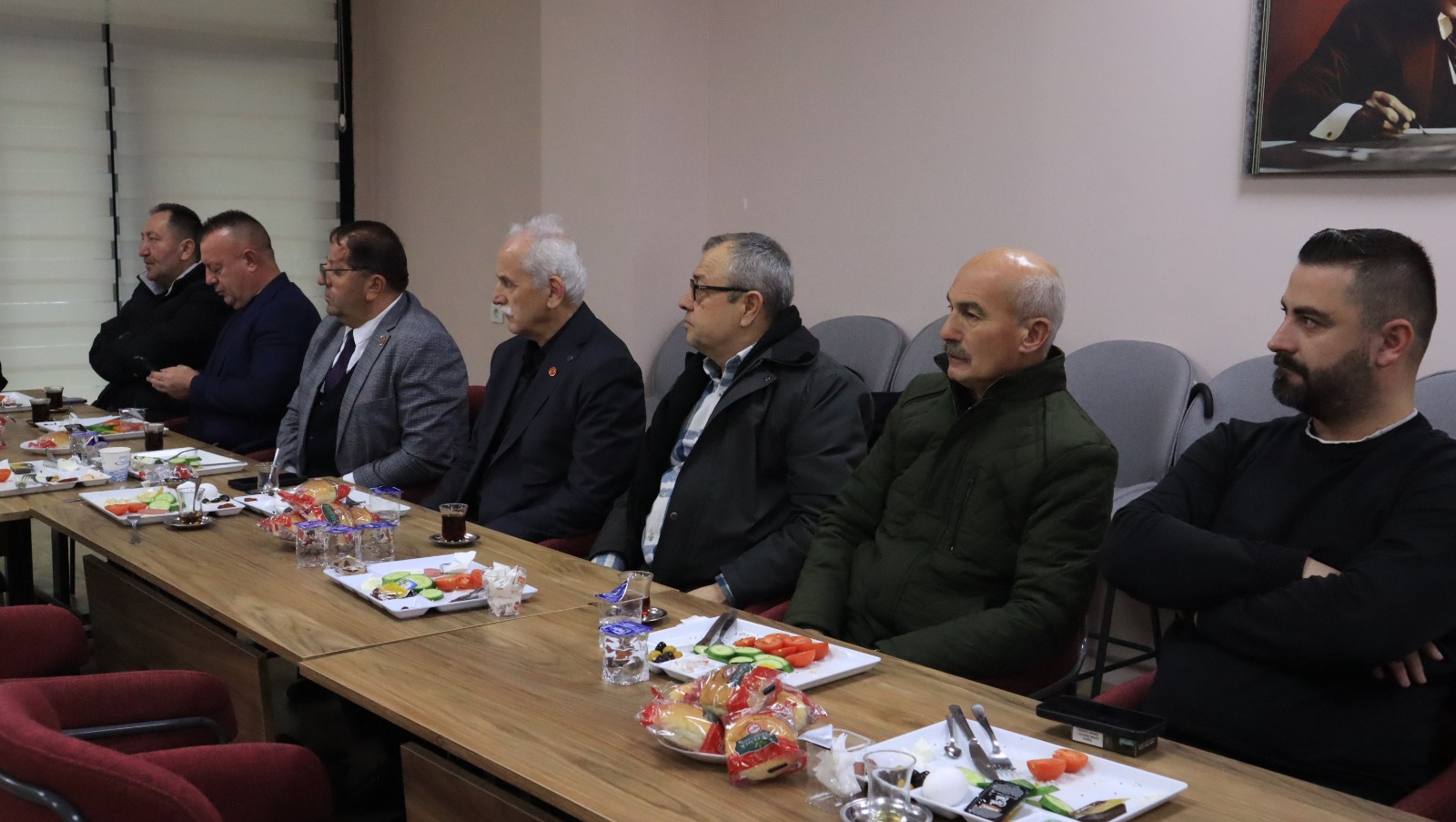İzmit Belediyesi Bekirpaşa Bölgesi muhtarlarını dinledi (13) İzmit Belediyesi Bekirpaşa Bölgesi muhtarlarını dinledi (13)