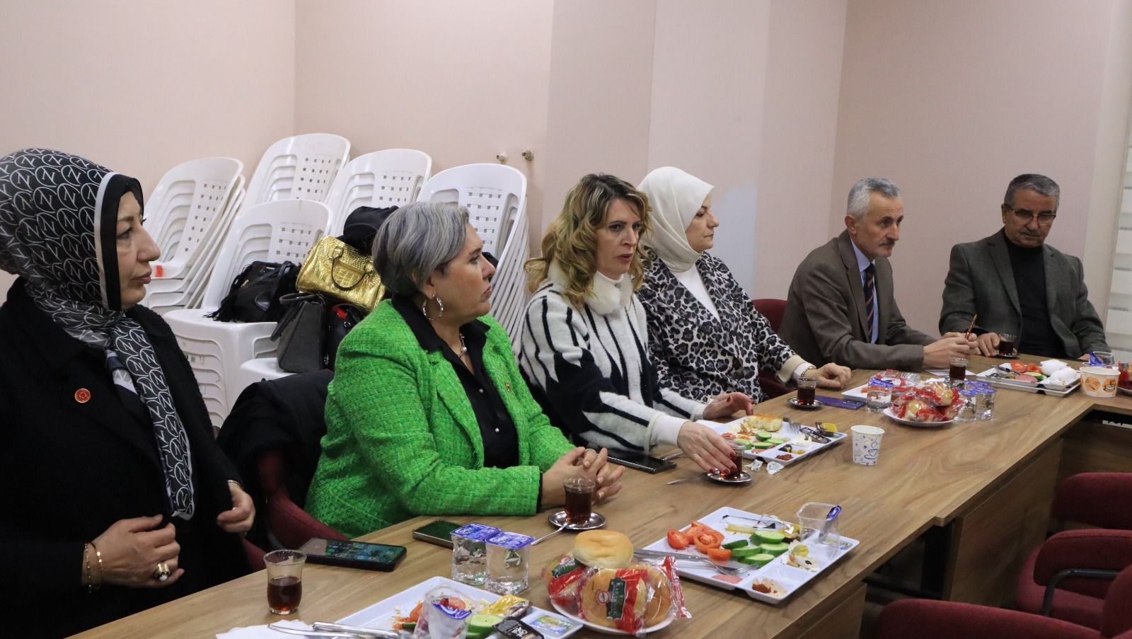 İzmit Belediyesi Bekirpaşa Bölgesi muhtarlarını dinledi (14) İzmit Belediyesi Bekirpaşa Bölgesi muhtarlarını dinledi (14)