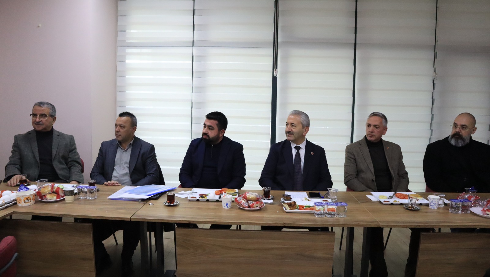İzmit Belediyesi Bekirpaşa Bölgesi muhtarlarını dinledi (17) İzmit Belediyesi Bekirpaşa Bölgesi muhtarlarını dinledi (17)