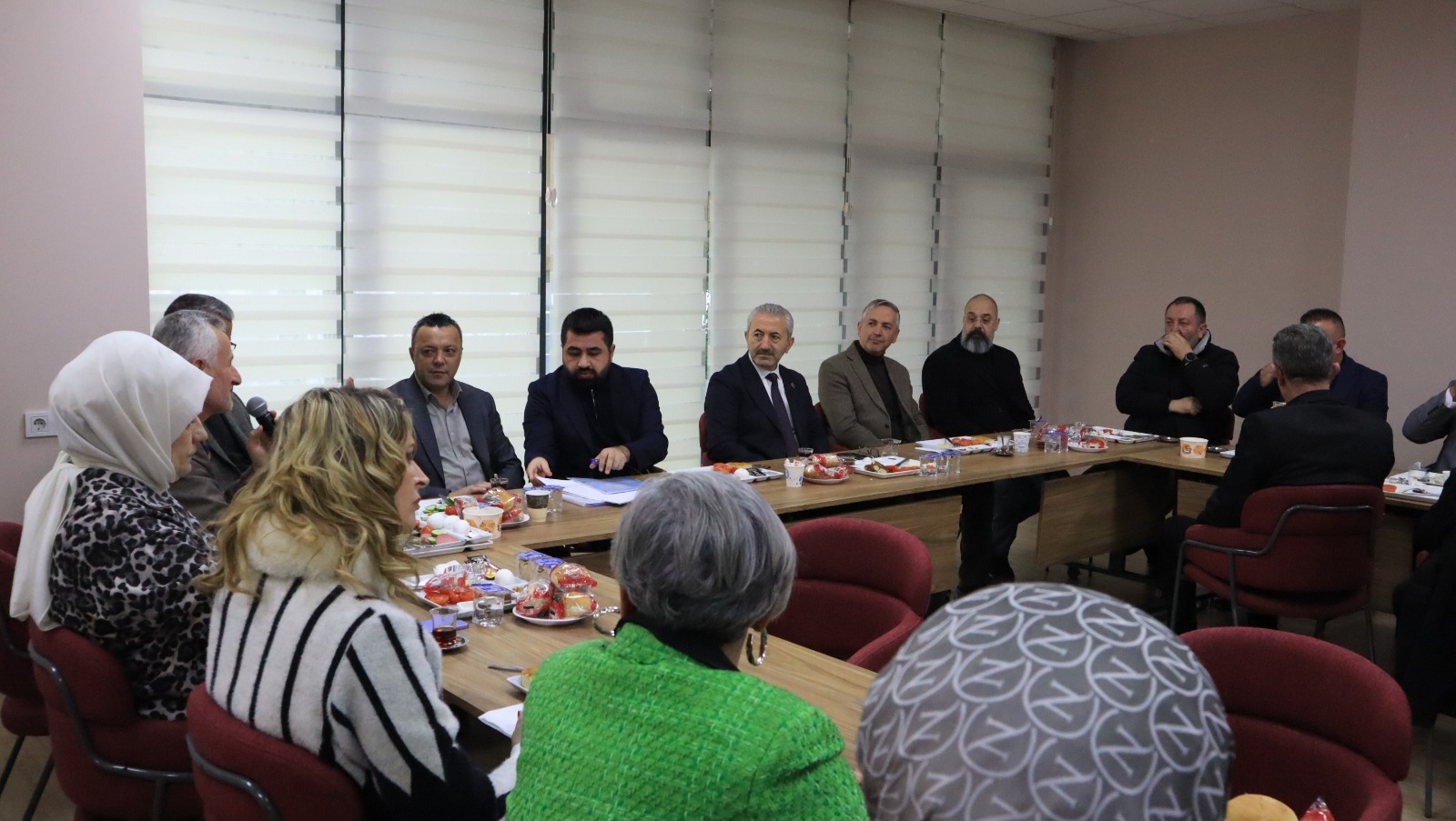 İzmit Belediyesi Bekirpaşa Bölgesi muhtarlarını dinledi (18) İzmit Belediyesi Bekirpaşa Bölgesi muhtarlarını dinledi (18)