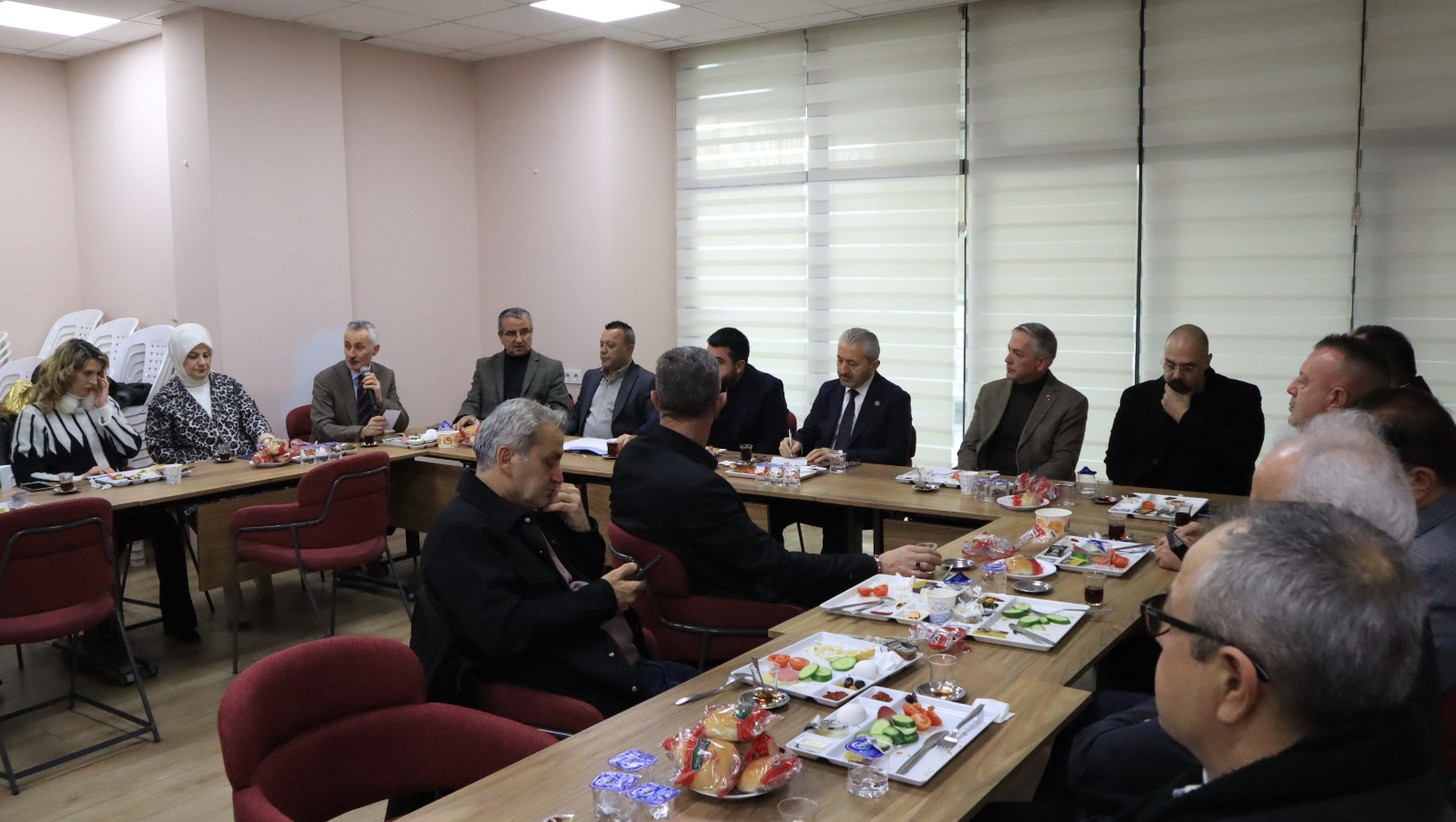 İzmit Belediyesi Bekirpaşa Bölgesi muhtarlarını dinledi (20) İzmit Belediyesi Bekirpaşa Bölgesi muhtarlarını dinledi (20)