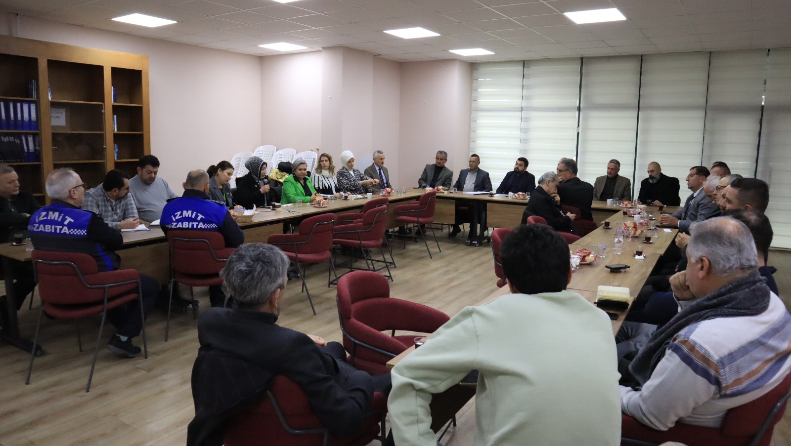 İzmit Belediyesi Bekirpaşa Bölgesi muhtarlarını dinledi (27) İzmit Belediyesi Bekirpaşa Bölgesi muhtarlarını dinledi (27)