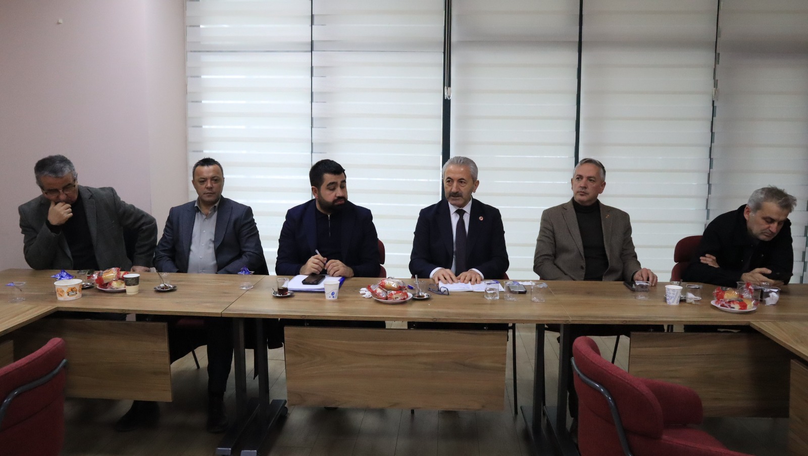 İzmit Belediyesi Bekirpaşa Bölgesi muhtarlarını dinledi (7) İzmit Belediyesi Bekirpaşa Bölgesi muhtarlarını dinledi (7)