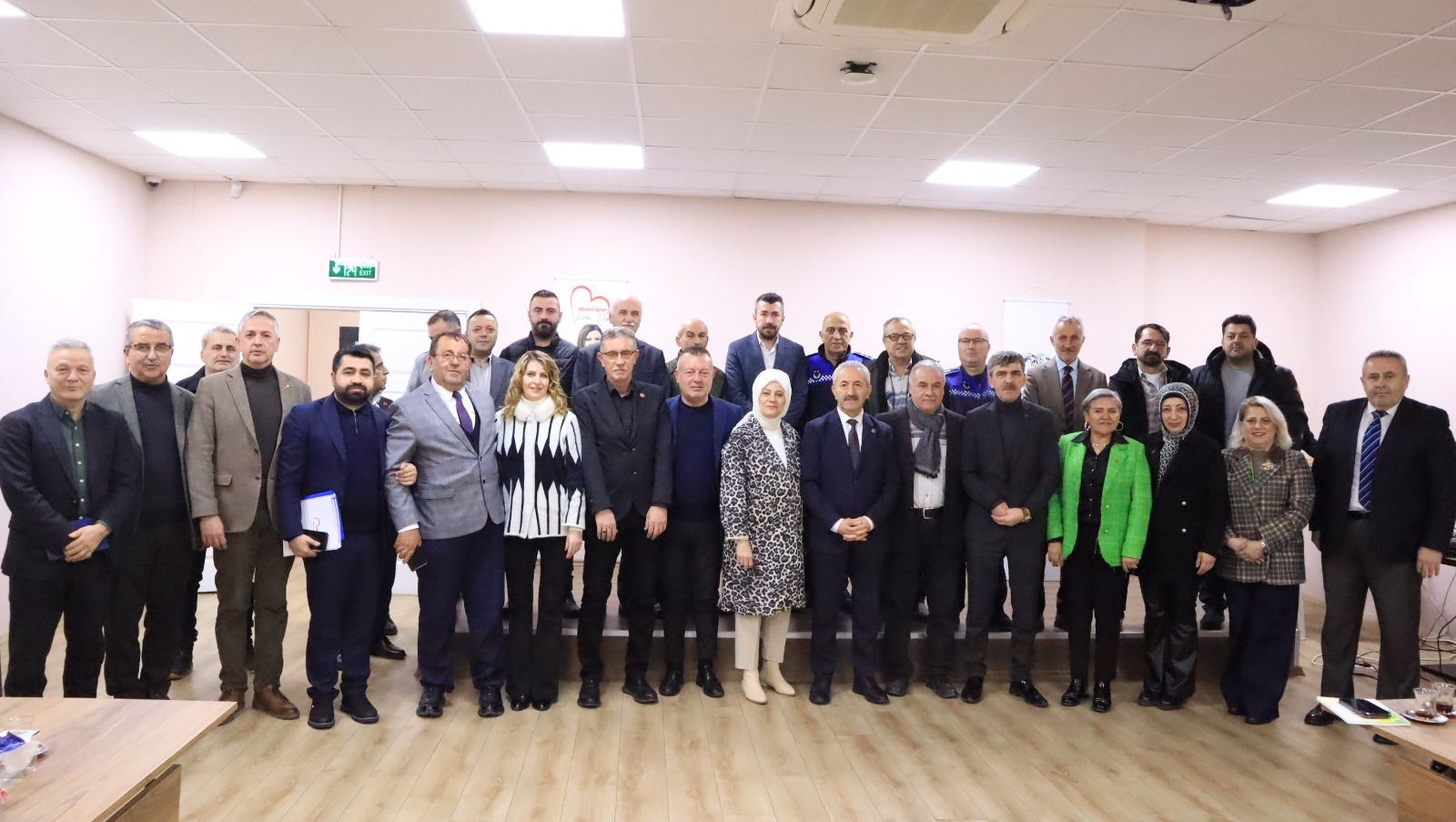İzmit Belediyesi Bekirpaşa Bölgesi muhtarlarını dinledi (9) İzmit Belediyesi Bekirpaşa Bölgesi muhtarlarını dinledi (9)