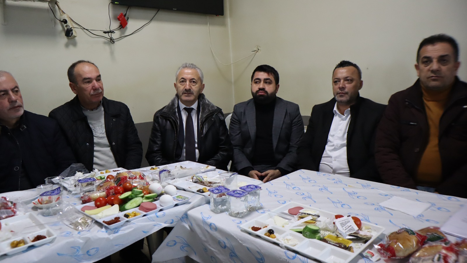 Izmit Belediyesi, Durhasan'da kirsal mahallelerin muhtarlariyla bulustu (1) Izmit Belediyesi, Durhasan'da kirsal mahallelerin muhtarlariyla bulustu (1)