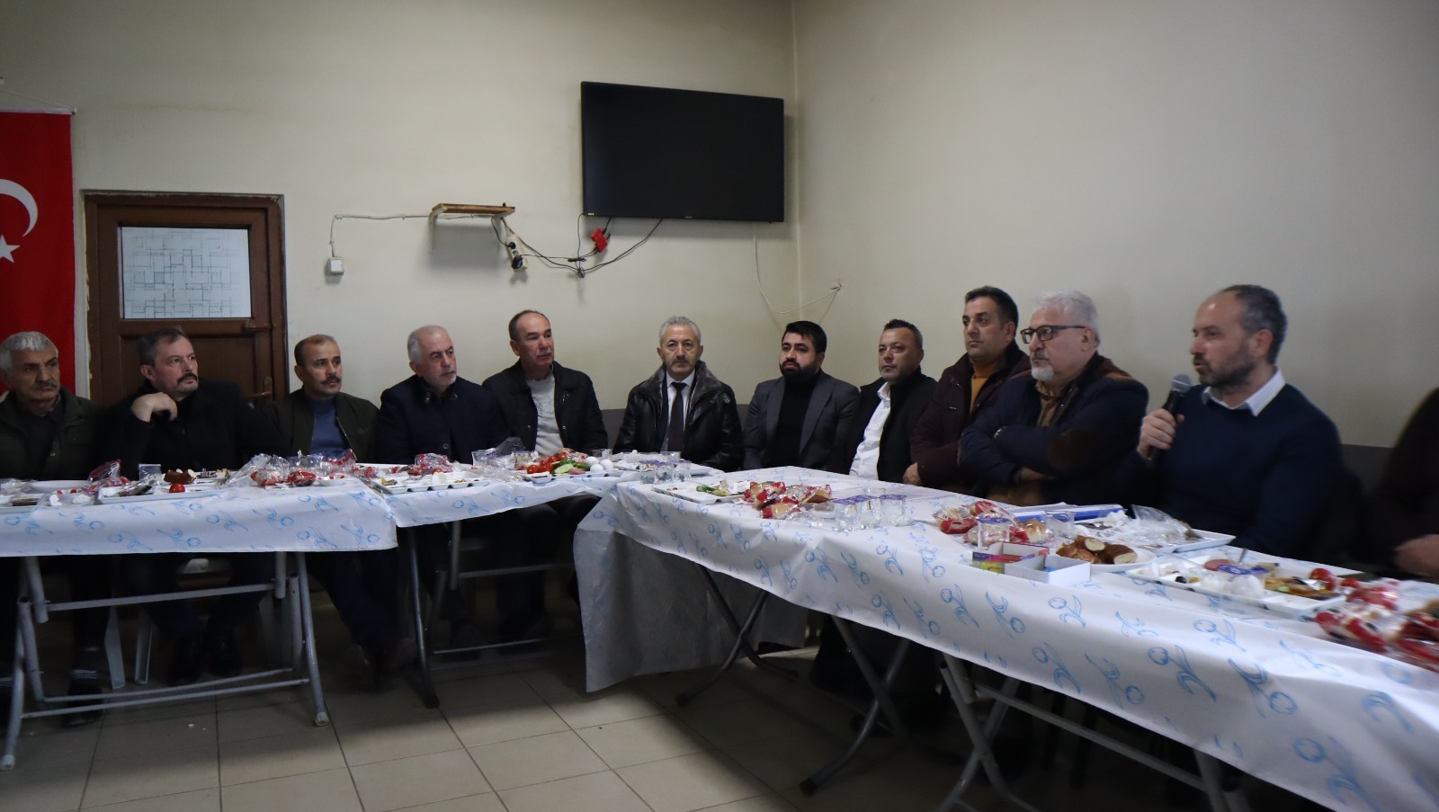 Izmit Belediyesi, Durhasan'da kirsal mahallelerin muhtarlariyla bulustu (4) Izmit Belediyesi, Durhasan'da kirsal mahallelerin muhtarlariyla bulustu (4)