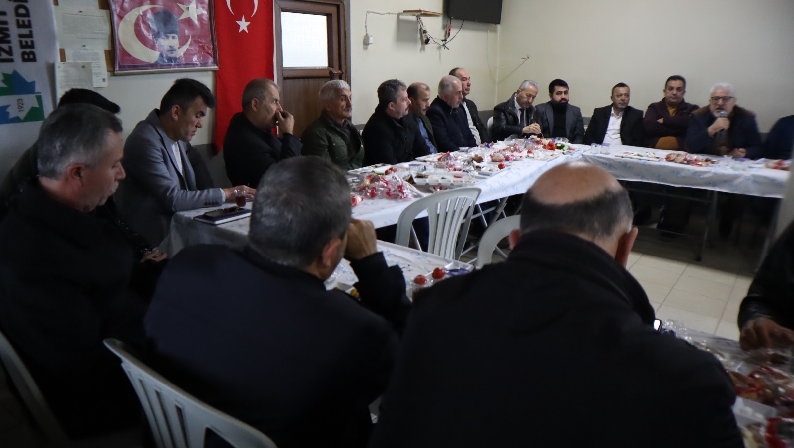 Izmit Belediyesi, Durhasan'da kirsal mahallelerin muhtarlariyla bulustu (6) Izmit Belediyesi, Durhasan'da kirsal mahallelerin muhtarlariyla bulustu (6)