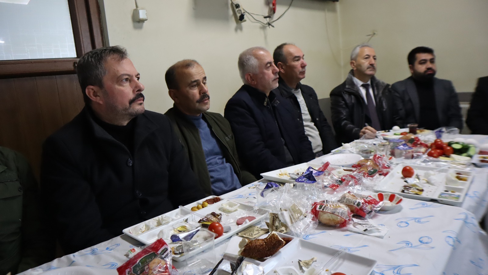 Izmit Belediyesi, Durhasan'da kirsal mahallelerin muhtarlariyla bulustu (7) Izmit Belediyesi, Durhasan'da kirsal mahallelerin muhtarlariyla bulustu (7)