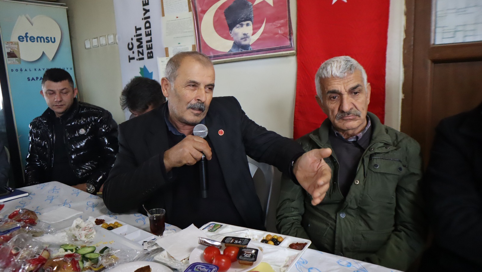 Izmit Belediyesi, Durhasan'da kirsal mahallelerin muhtarlariyla bulustu (9) Izmit Belediyesi, Durhasan'da kirsal mahallelerin muhtarlariyla bulustu (9)