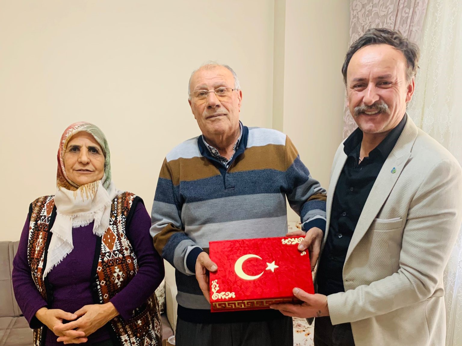 İzmit Belediyesi Gazilere vefa ziyaretlerini sürdürüyor (2) İzmit Belediyesi Gazilere vefa ziyaretlerini sürdürüyor (2)