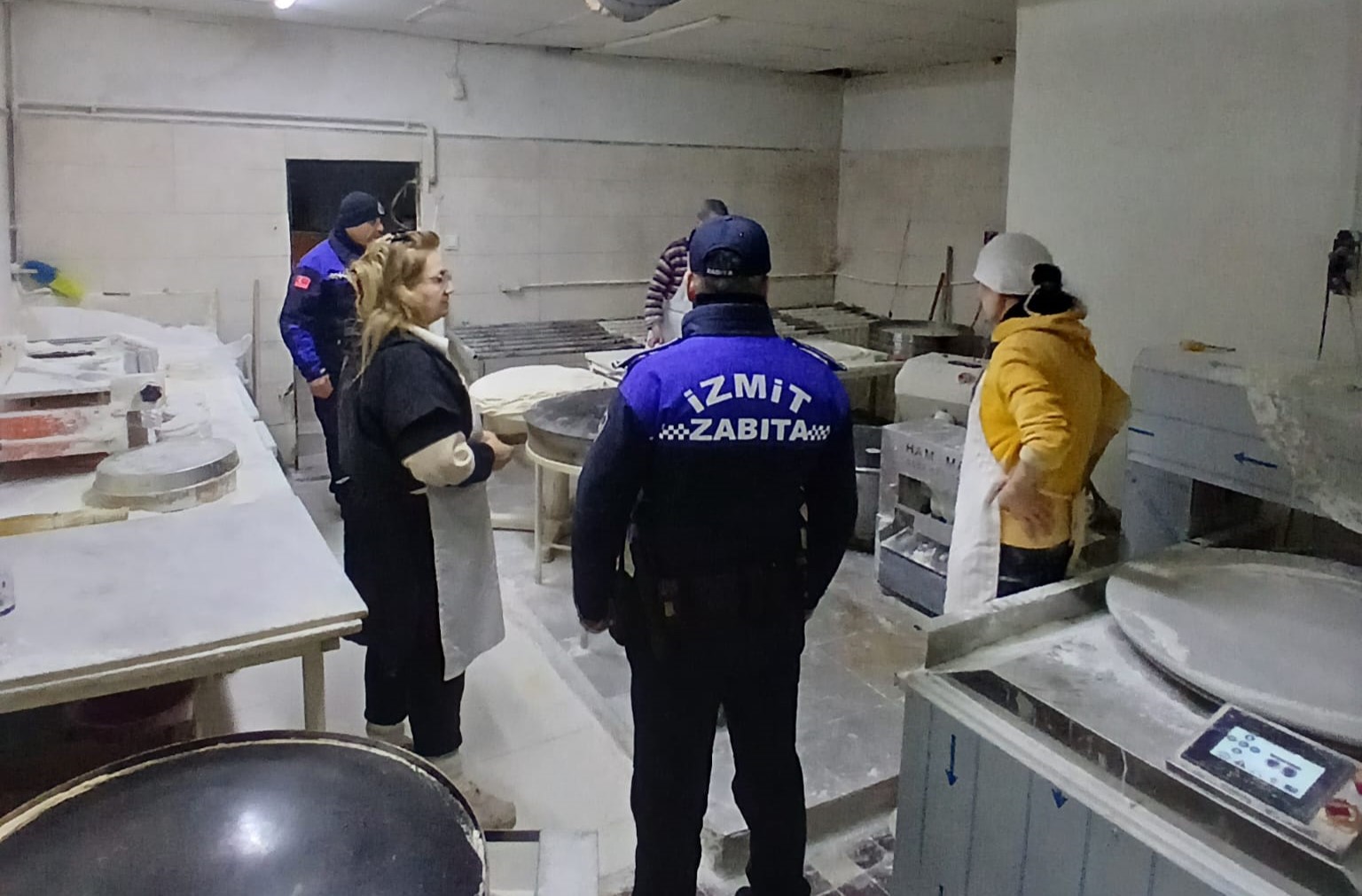 İzmit Belediyesi Zabıta ekiplerinden Ramazan öncesi sıkı denetim (8) İzmit Belediyesi Zabıta ekiplerinden Ramazan öncesi sıkı denetim (8)