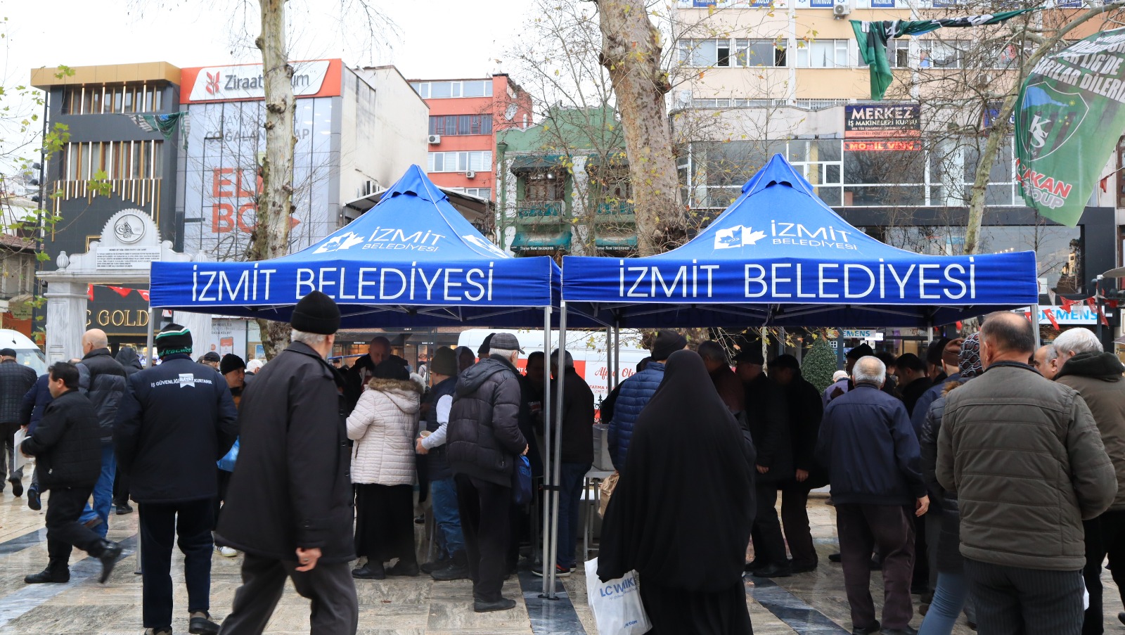 Izmit Belediyesinden Berat Kandilinde helva ikrami (4) Izmit Belediyesinden Berat Kandilinde helva ikrami (4)