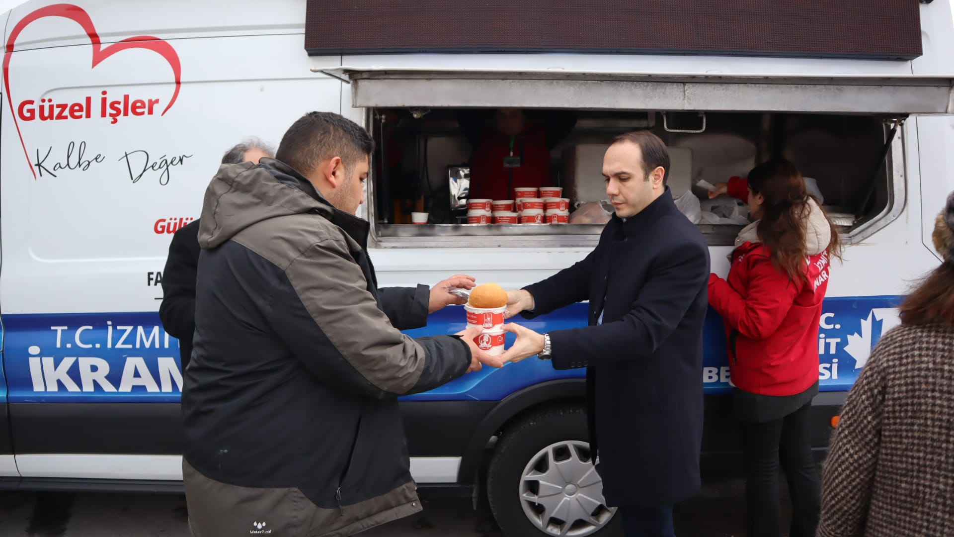 İzmit Belediyesinden Migros depo işçilerinin direnişine destek (1)