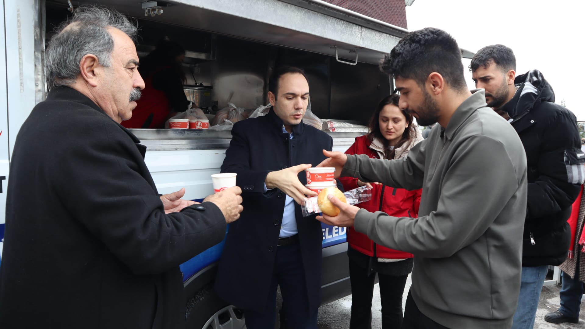 İzmit Belediyesinden Migros depo işçilerinin direnişine destek (2)
