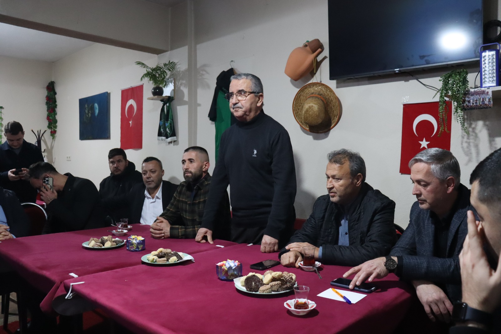 Izmit Belediyesinden Sahinler'de üretici bulusmasi (1) Izmit Belediyesinden Sahinler'de üretici bulusmasi (1)