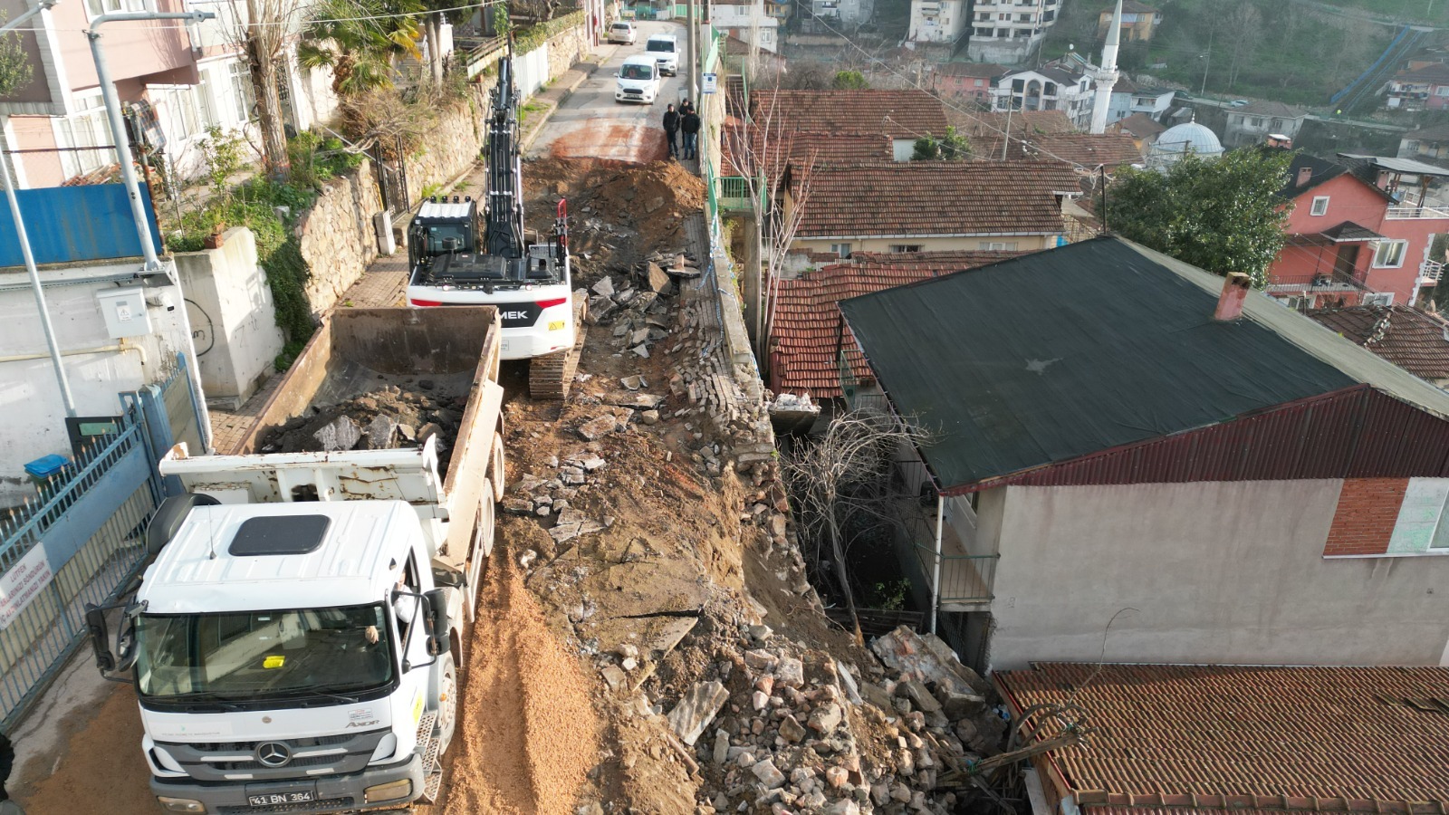İzmit Belediyesinden Turgut Mahallesi’ne güvenli ve estetik dokunuş (1) İzmit Belediyesinden Turgut Mahallesi’ne güvenli ve estetik dokunuş (1)