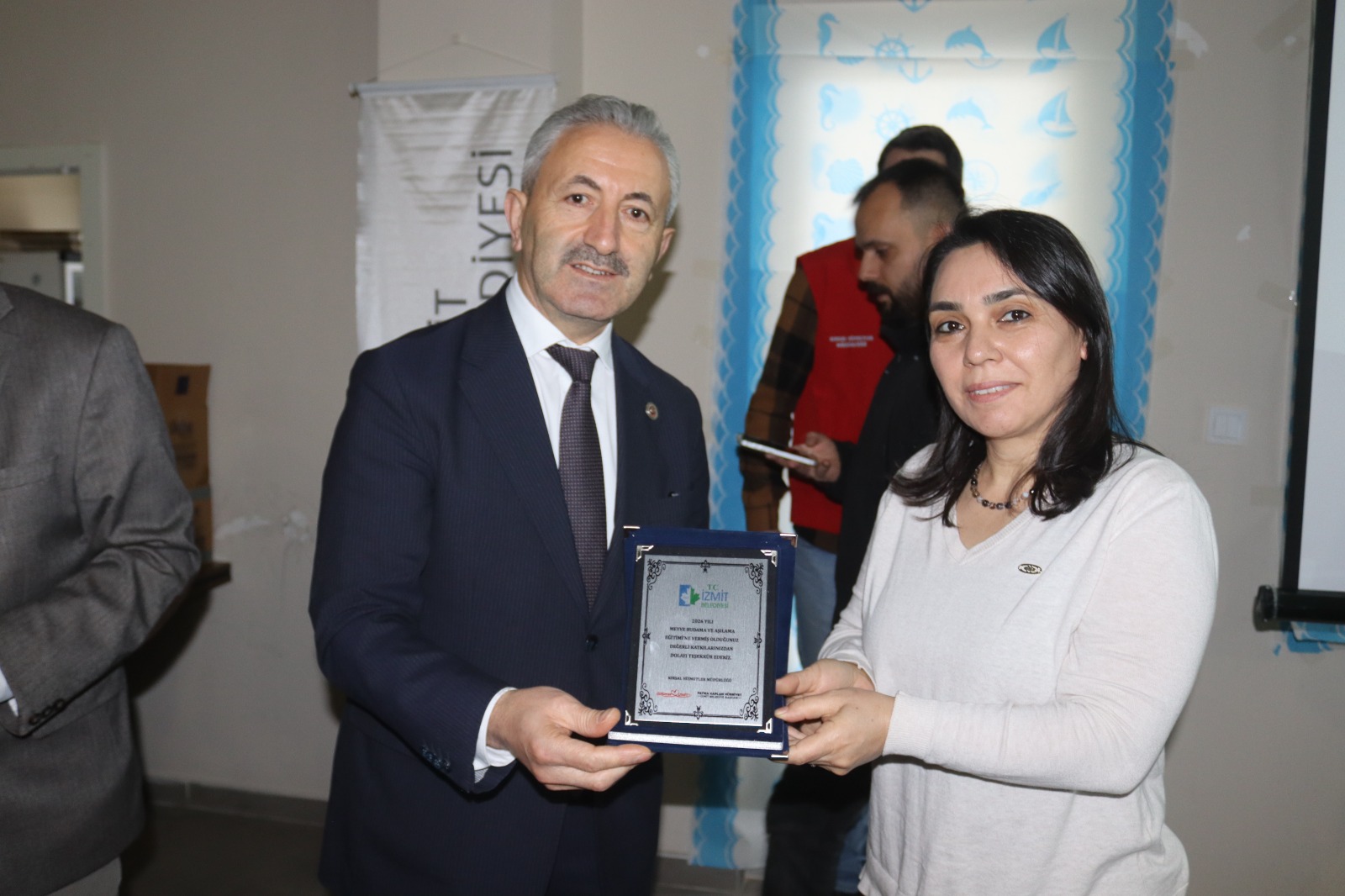 İzmit Belediyesinden üreticilere uygulamalı budama eğitimi (4) İzmit Belediyesinden üreticilere uygulamalı budama eğitimi (4)