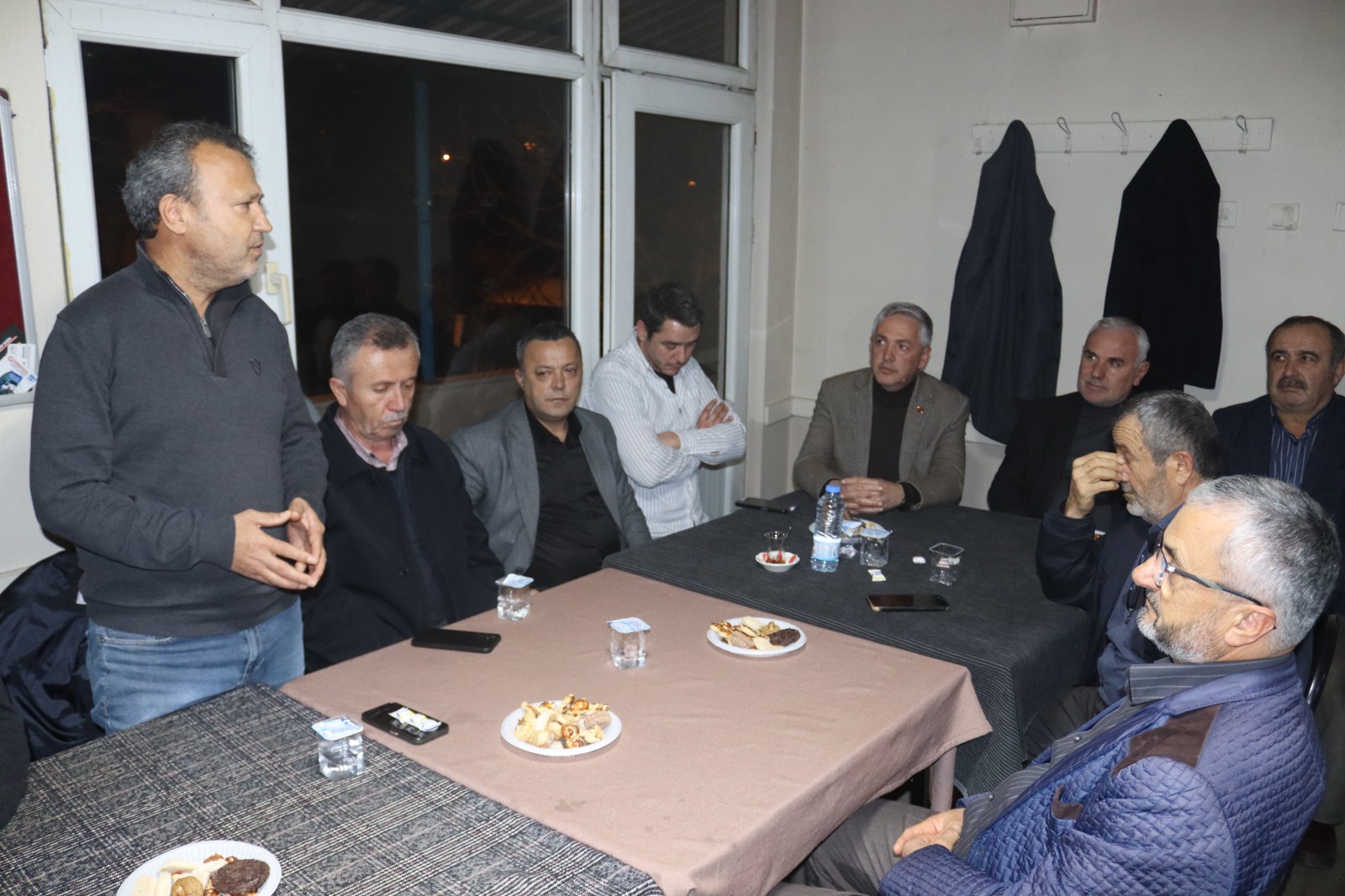Kirsal Hizmetler Müdürü Ismet Kunttas bilgi verirken