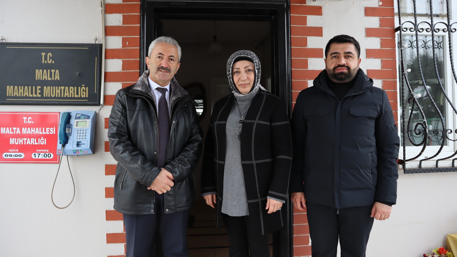 Malta Mahallesi Muhtarı Nebahat Camkıran ve İzmit Belediyesi Heyeti Malta Mahallesi Muhtarı Nebahat Camkıran ve İzmit Belediyesi Heyeti