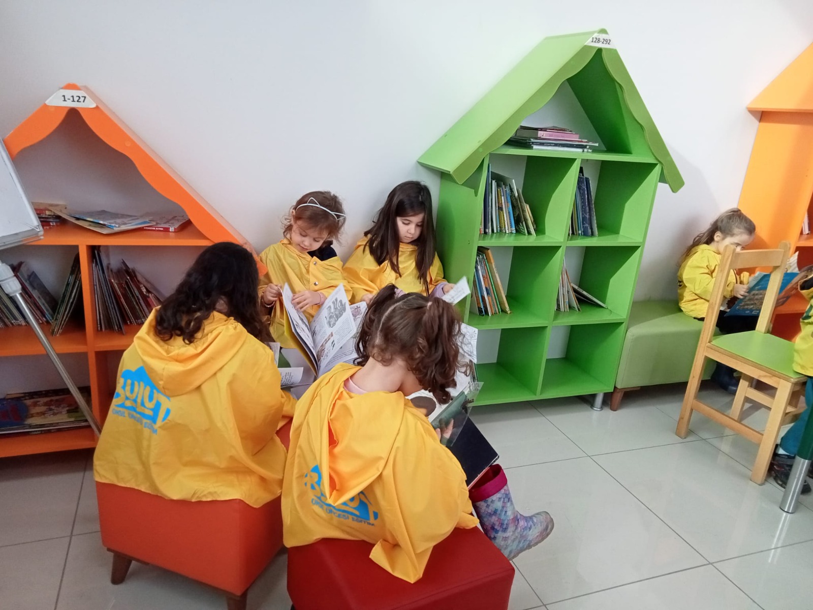 Miniklerden IZGIM'e renkli ziyaret (1) Miniklerden IZGIM'e renkli ziyaret (1)