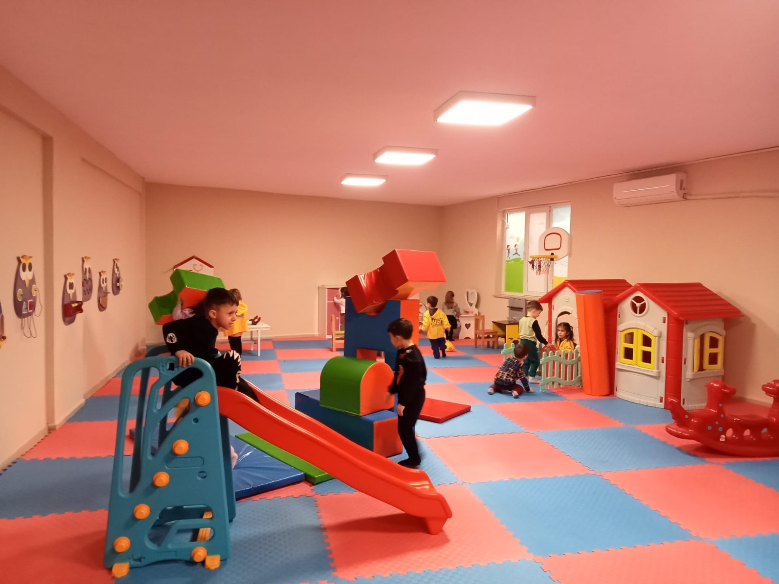 Miniklerden IZGIM'e renkli ziyaret (3) Miniklerden IZGIM'e renkli ziyaret (3)