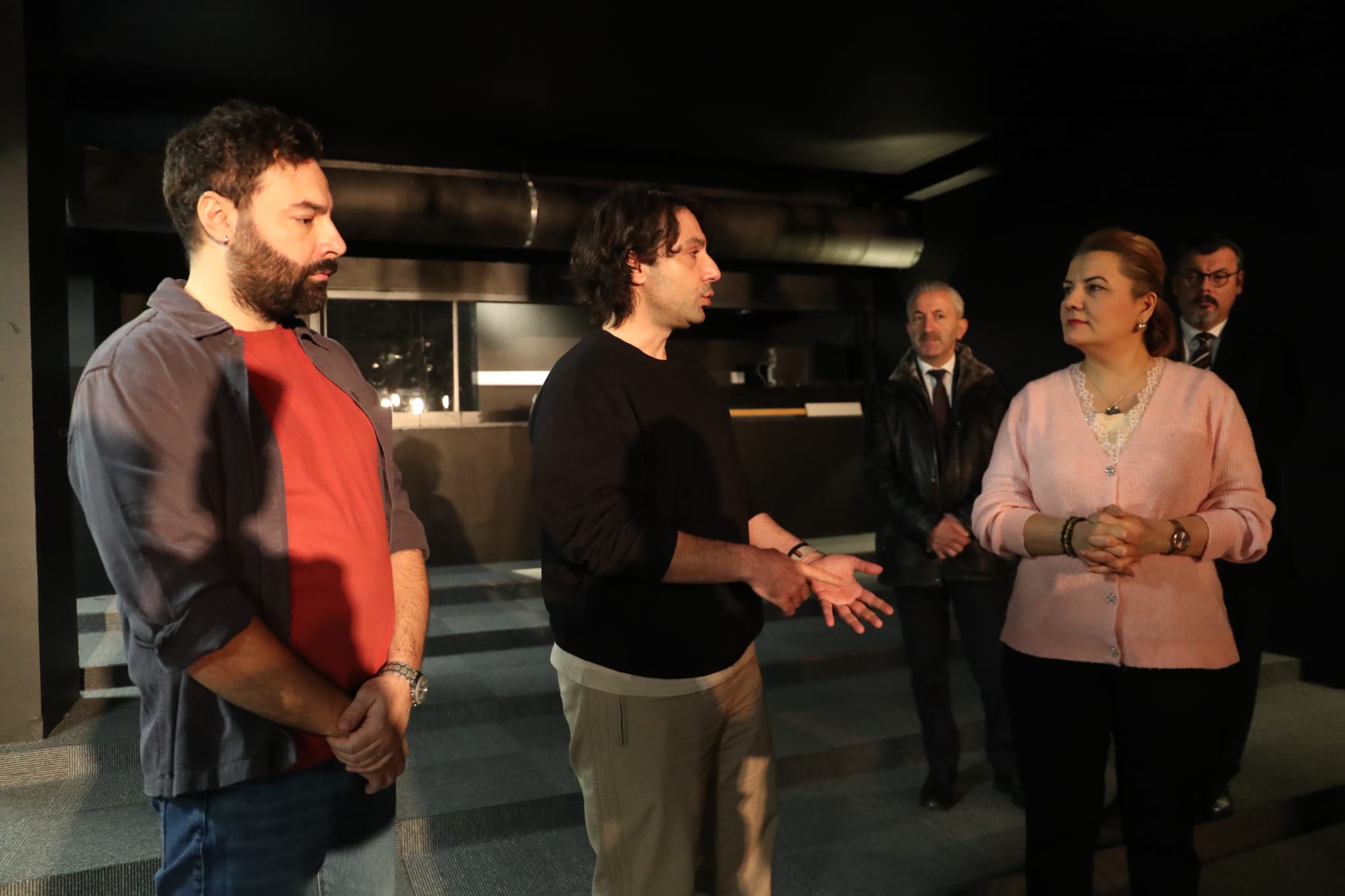 Sanatin kalbi Izmit'te büyüyor Yeni sahne kapilarini açiyor (1)