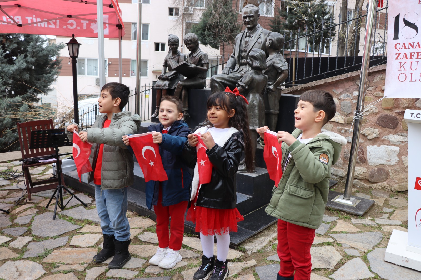 Çanakkale Zaferi'nin kahramanlari Izmit'te anildi (9) Çanakkale Zaferi'nin kahramanlari Izmit'te anildi (9)