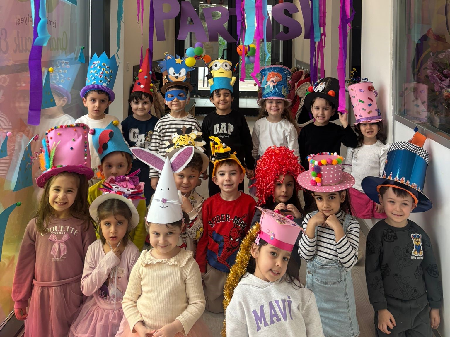 Çinar Çocuk Evleri'nde sapkalar konustu, renkler gülümsedi (3)