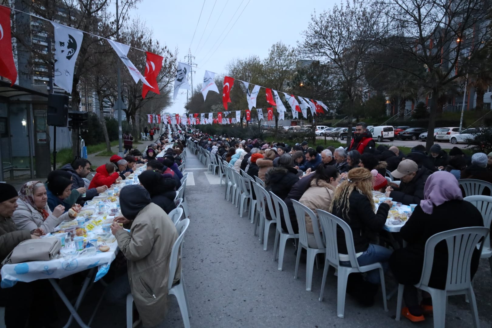 Fatma Baskan, Akarca'da yüzlerce vatandaslarla ayni sofrada bulustu (7)