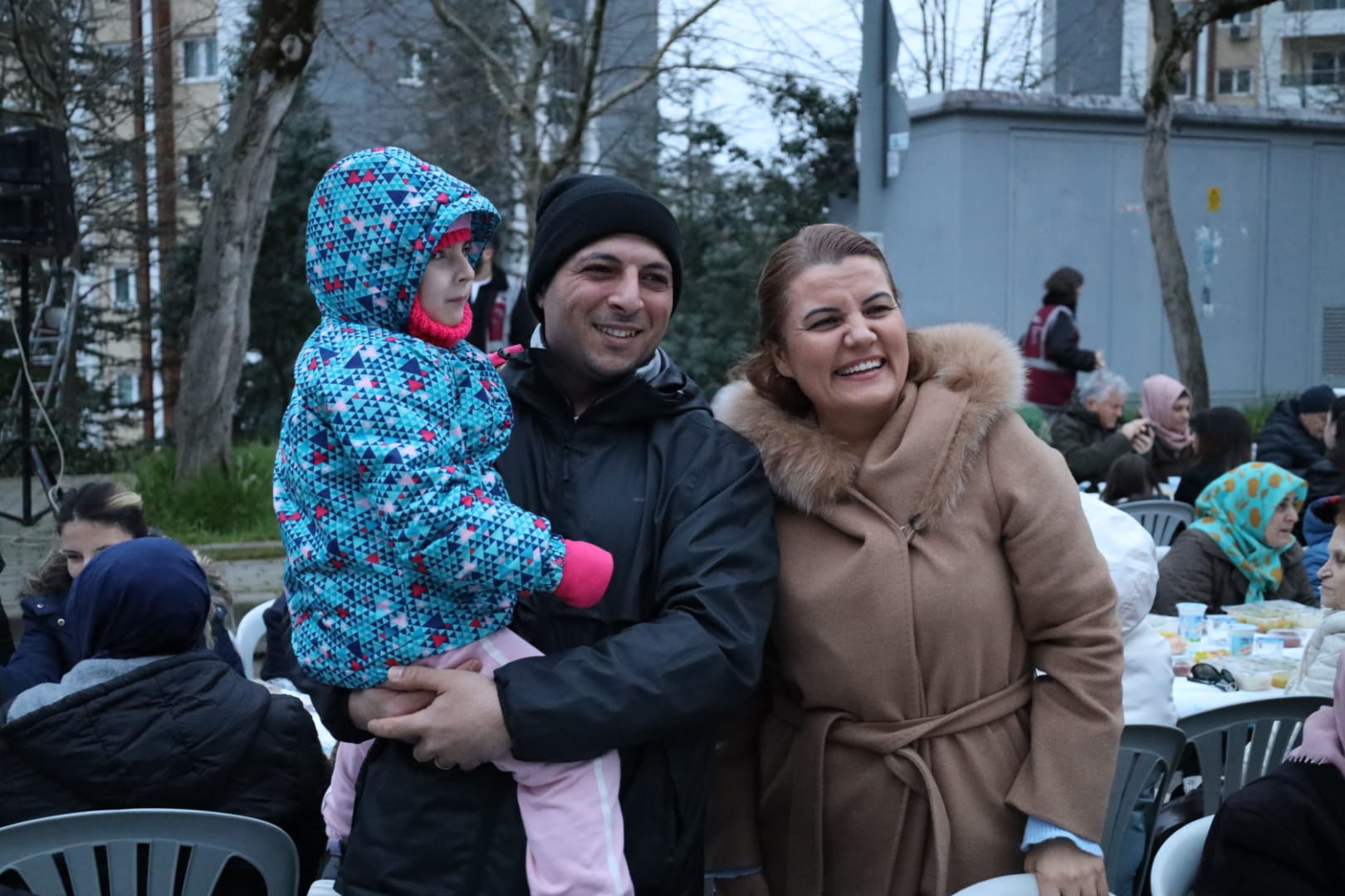 Fatma Baskan, Akarca'da yüzlerce vatandaslarla ayni sofrada bulustu (8)