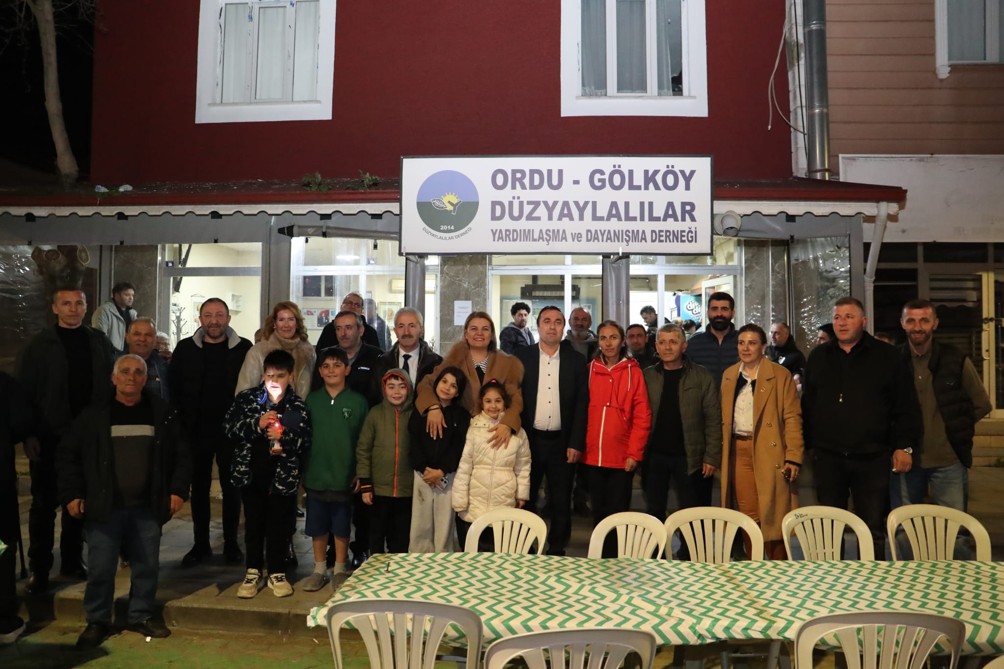 Fatma Baskan Alikahya'da kurulan gönül sofrasinda vatandaslarla bulustu (1)