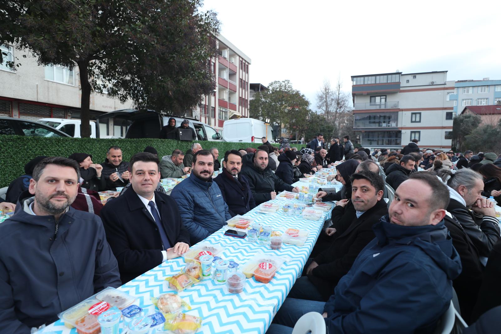 Fatma Başkan Gebzeli vatandaşlarla iftar sofrasında buluştu (1) Fatma Başkan Gebzeli vatandaşlarla iftar sofrasında buluştu (1)