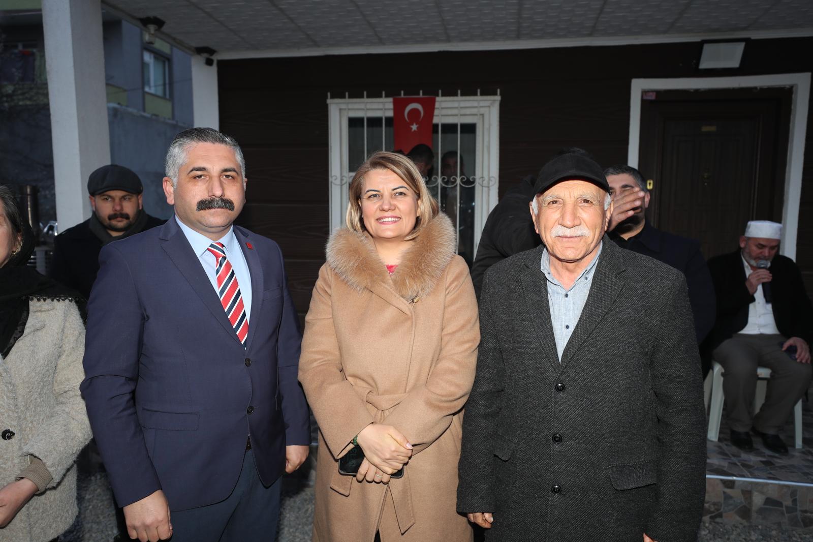 Fatma Başkan Gebzeli vatandaşlarla iftar sofrasında buluştu (4) Fatma Başkan Gebzeli vatandaşlarla iftar sofrasında buluştu (4)