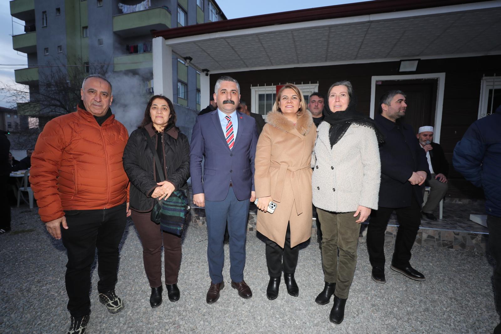 Fatma Başkan Gebzeli vatandaşlarla iftar sofrasında buluştu (6) Fatma Başkan Gebzeli vatandaşlarla iftar sofrasında buluştu (6)