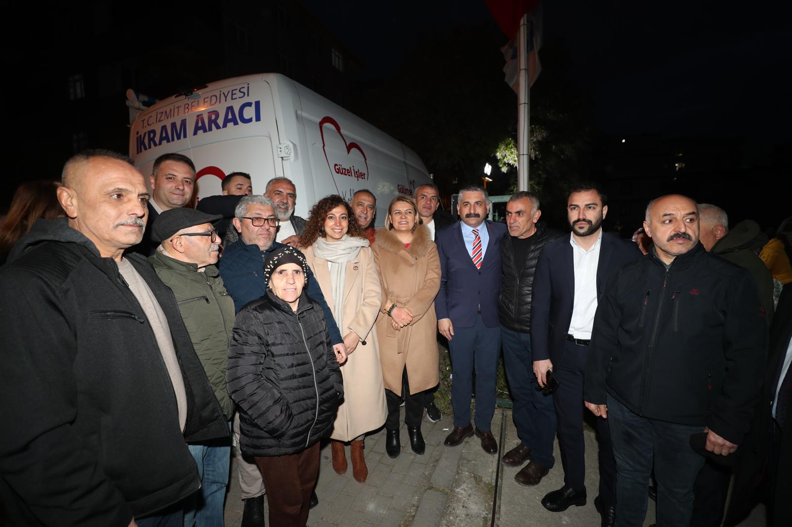 Fatma Başkan Gebzeli vatandaşlarla iftar sofrasında buluştu (7) Fatma Başkan Gebzeli vatandaşlarla iftar sofrasında buluştu (7)