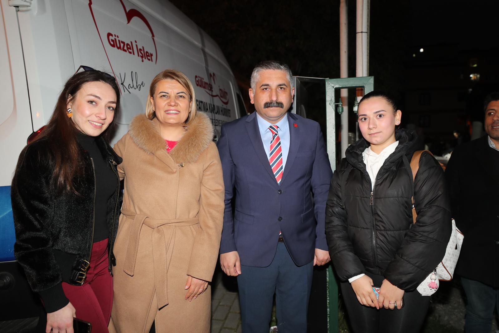Fatma Başkan Gebzeli vatandaşlarla iftar sofrasında buluştu (9) Fatma Başkan Gebzeli vatandaşlarla iftar sofrasında buluştu (9)