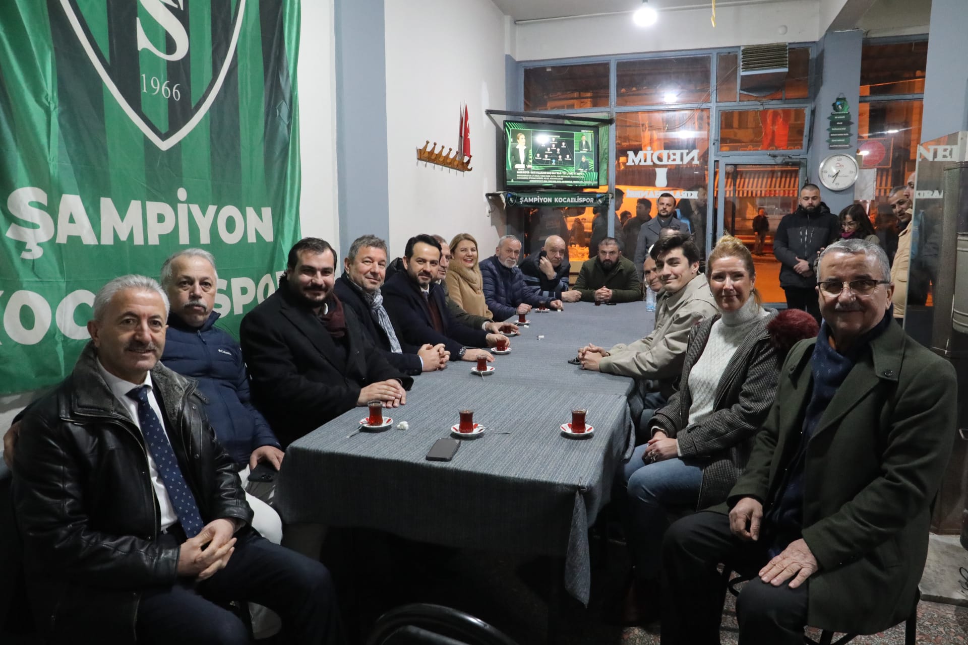 Fatma Baskan, Kuruçesme'de vatandaslarla iftar sofrasinda bulustu (5) Fatma Baskan, Kuruçesme'de vatandaslarla iftar sofrasinda bulustu (5)