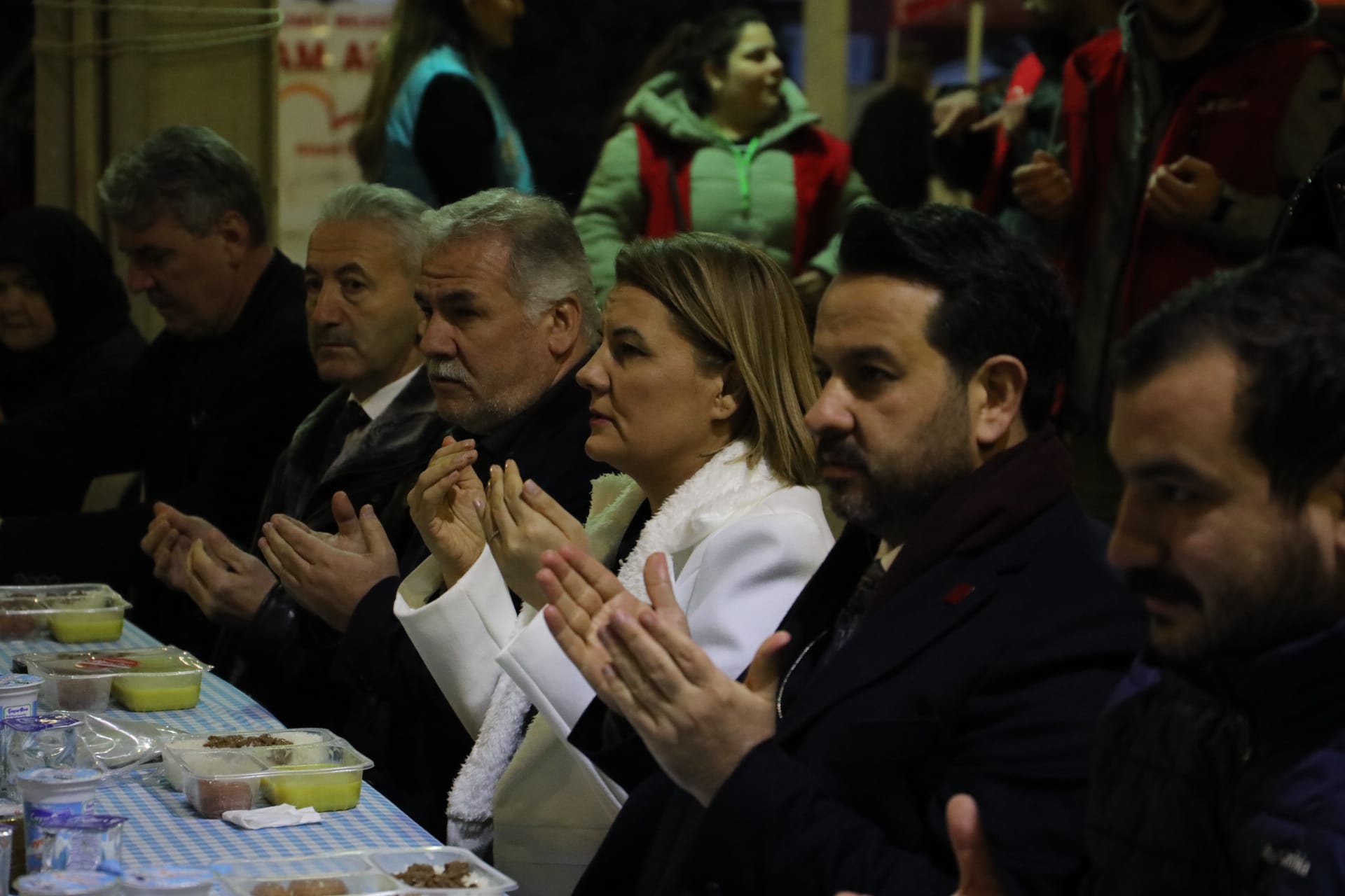Fatma Baskan Yenisehir'de kurulan iftar sofrasinda vatandaslarla bulustu (11)