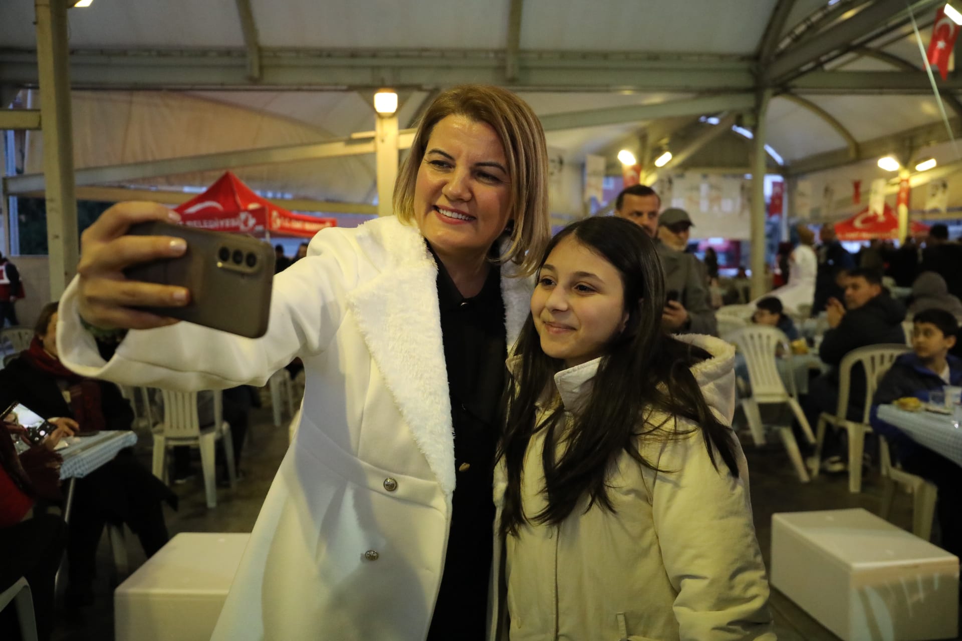 Fatma Baskan Yenisehir'de kurulan iftar sofrasinda vatandaslarla bulustu (13)