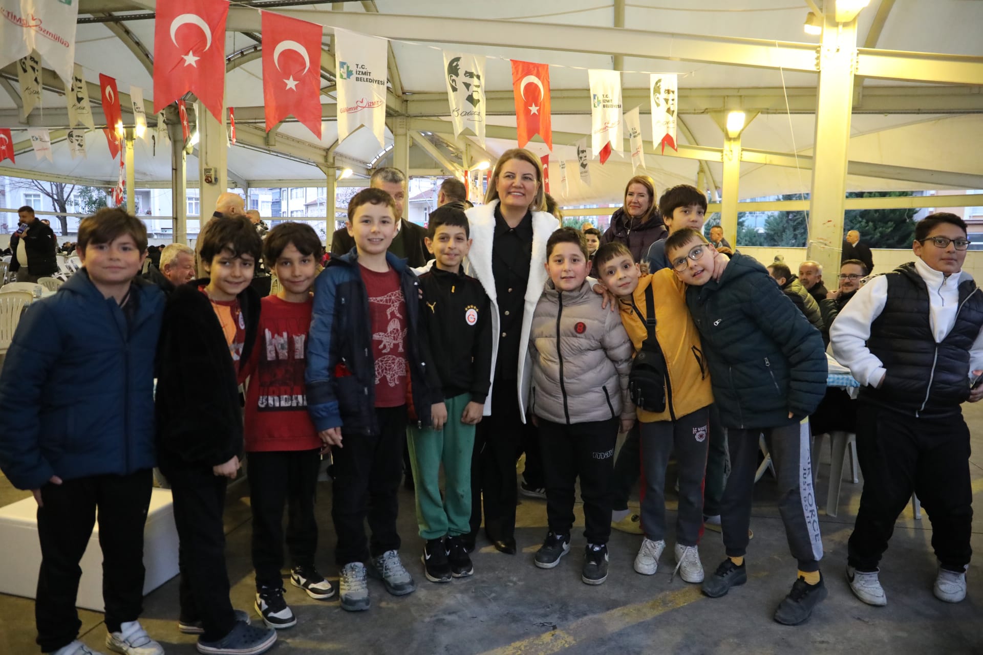 Fatma Baskan Yenisehir'de kurulan iftar sofrasinda vatandaslarla bulustu (14)