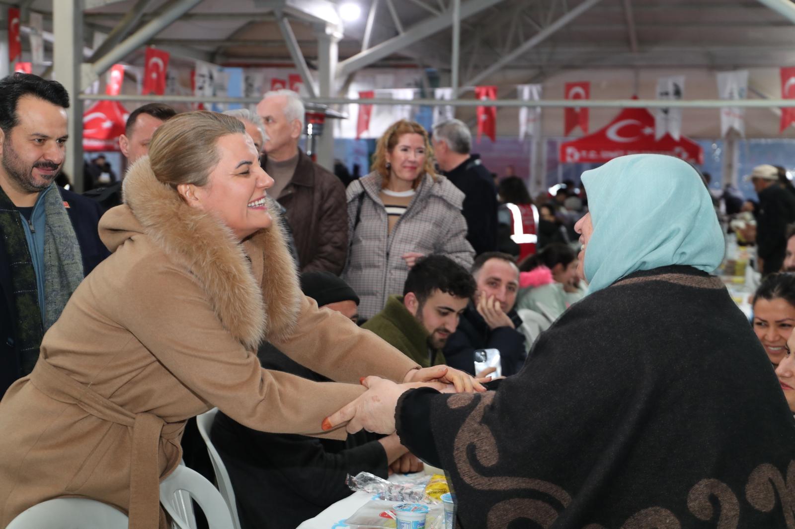 Fatma Baskan, halk iftarinda Ayazmalilarla bir araya geldi (1)