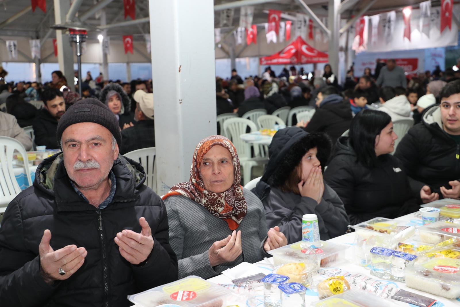 Fatma Baskan, halk iftarinda Ayazmalilarla bir araya geldi (3)