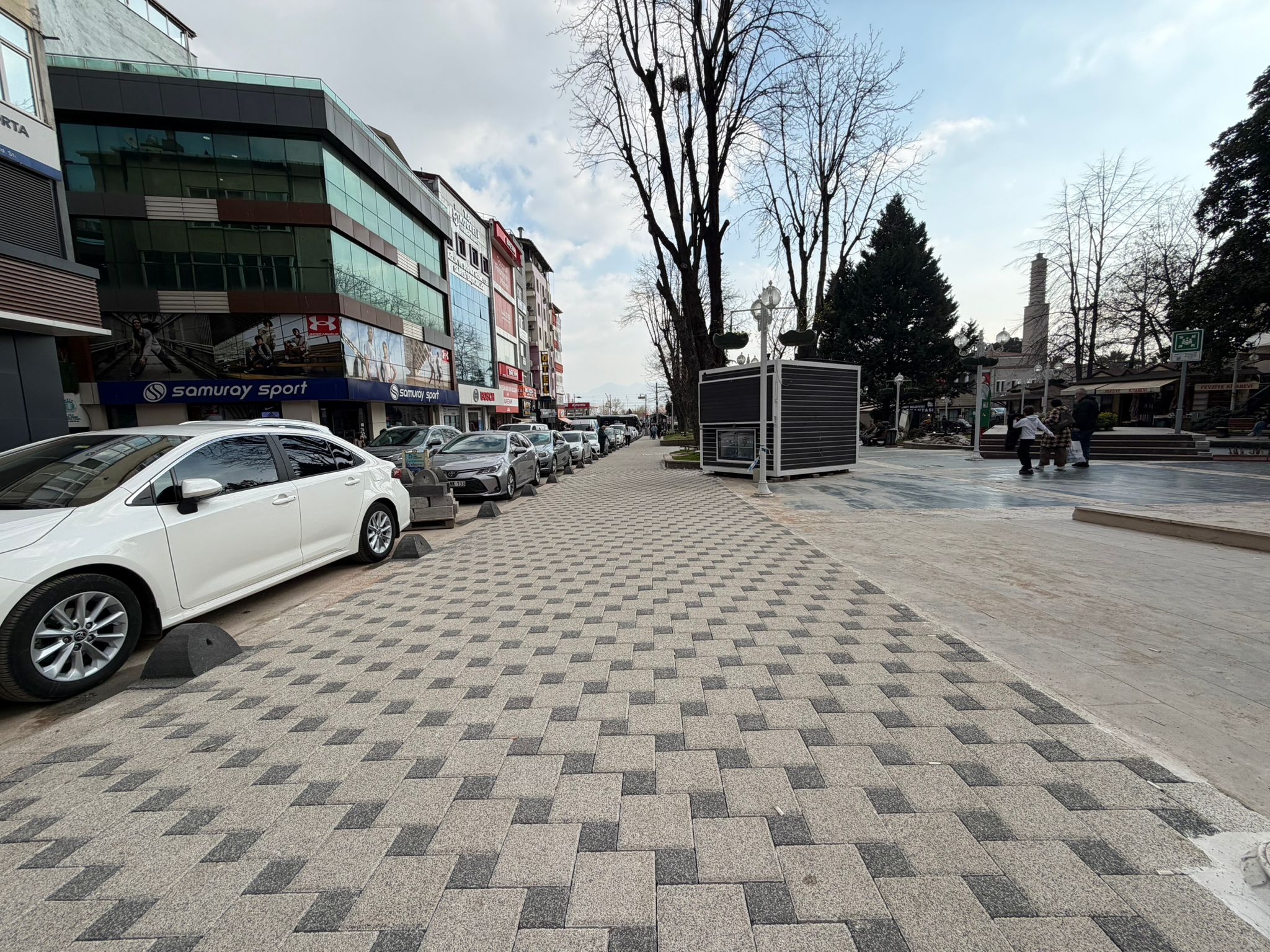 Fevziye Parkı’nda estetik kaldırım düzenlemesi (8)